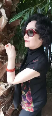 气质好身材阿姨